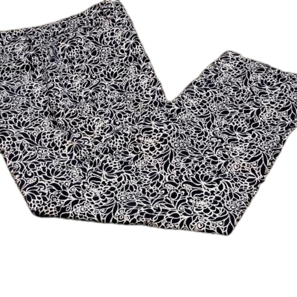 Talbots size 8 ankle stretch pants in a blue and white floral Print